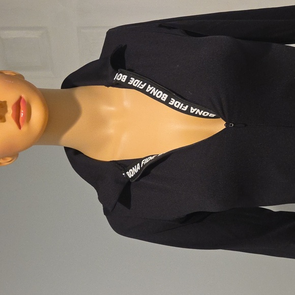 Chic Black Wide-Leg Jumpsuit with Plunging V-Neck - Picture 8 of 12